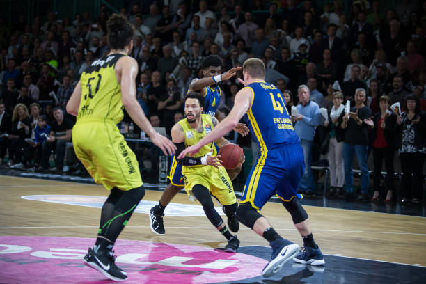 更让中场硬 更让中场硬